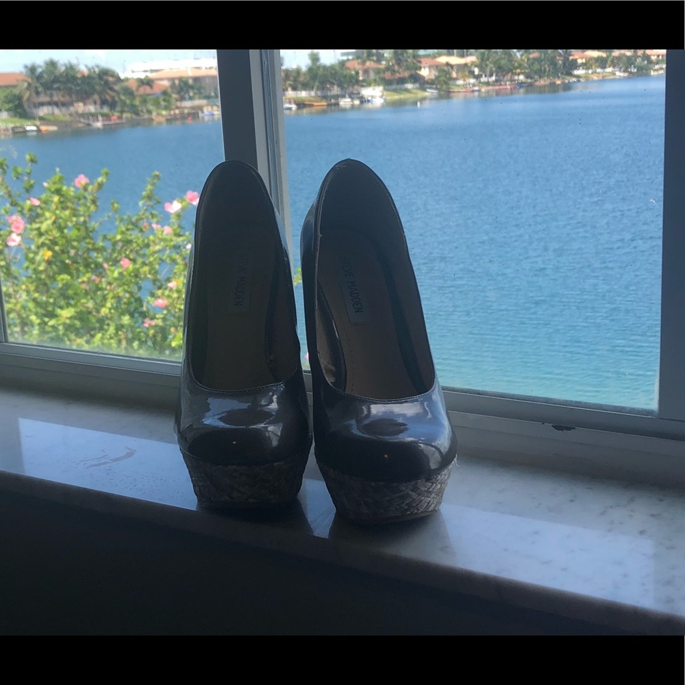 Shoes - Picture 3 of 4